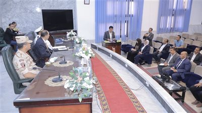 محافظ سوهاج يعقد اجتماعًا لبحث الاستعدادات النهائية لامتحانات الثانوية العامة 