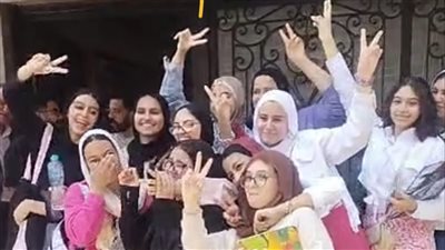 طلاب الشهادة الإعدادية بالقليوبية يحتفلون بختام الامتحانات 