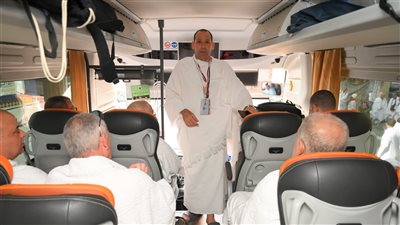 بدء تصعيد حجاج الجمعيات الأهلية إلى مشعر عرفات ( صور)