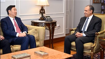 تفاصيل لقاء وزير الخارجية مع المبعوث الصيني للشرق الأوسط (صور)