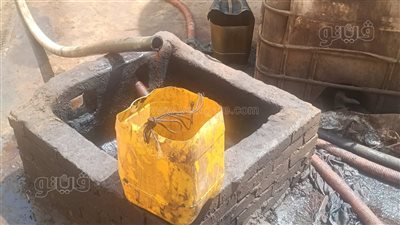 ضبط مصنع غير مرخص يعيد تدوير زيوت السيارات المستهلكة ببني سويف
