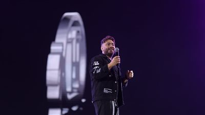 لقطات من حفل تامر حسني بالجامعة البريطانية (صور)