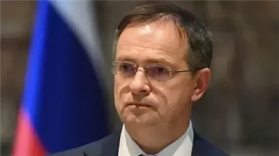 ميدينسكي: روسيا تحث على وضع شروط للسلام بدلا من وقف إطلاق النار