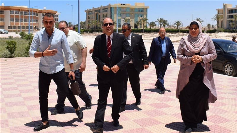 تفقد رئيس جامعة العريش