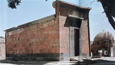 مفاجآت جديدة بواقعة حفرة قصر ثقافة الطفل بالأقصر.. شواهد أثرية ترجح العثور على أشهر كنوز الملكة حتشبسوت.. باحث يروى قصة المقصورة الحمراء بمعبد الكرنك.. ومسئول البعثة: هناك 4 آخرين شرق طريق الكباش