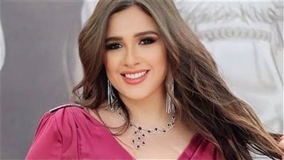 ياسمين عبد العزيز تواصل تصوير 