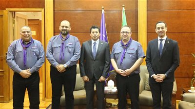 أشرف صبحي يهنئ ديفيد بيرج بمنصب أمين عام المنظمة الكشفية العالمية