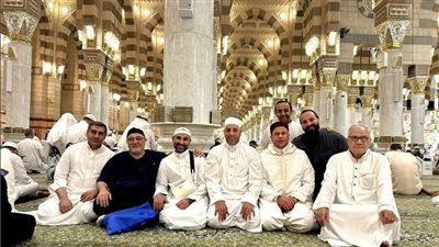 اتغير بعد إزالة الوشم، أحمد سعد يتعلم تجويد القرآن داخل المسجد النبوي (فيديو)
