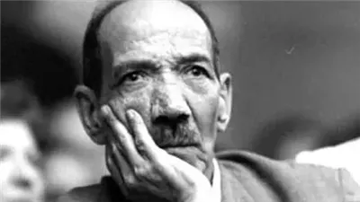 أحمد رامي.. شاعر الحب والرومانسية والأحاسيس الدافئة.. نشأ في مقابر الإمام الشافعي.. تعاون مع أم كلثوم في عشرات الأغاني.. واليوم تحل ذكراه الـ 44