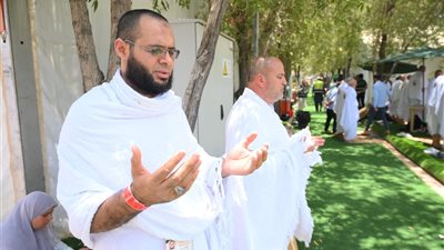 وزيرة التضامن تطمئن على حجاج الجمعيات الأهلية وتوجه بتوفير كامل الخدمات بمخيمات عرفات