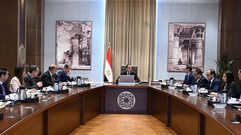 رءيس الحكومة مع رءيس