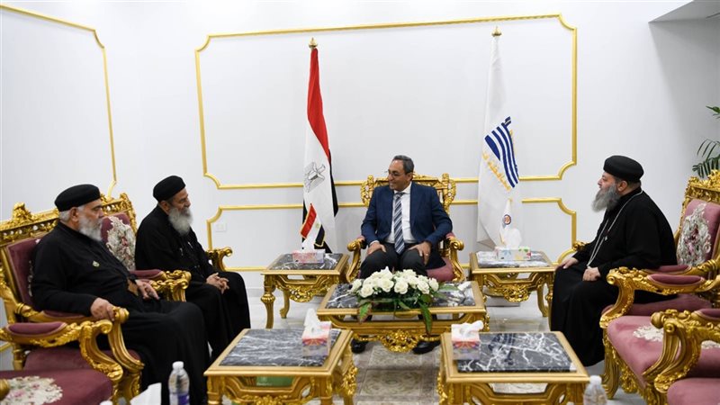 محافظ قنا يتابع الأنشطة