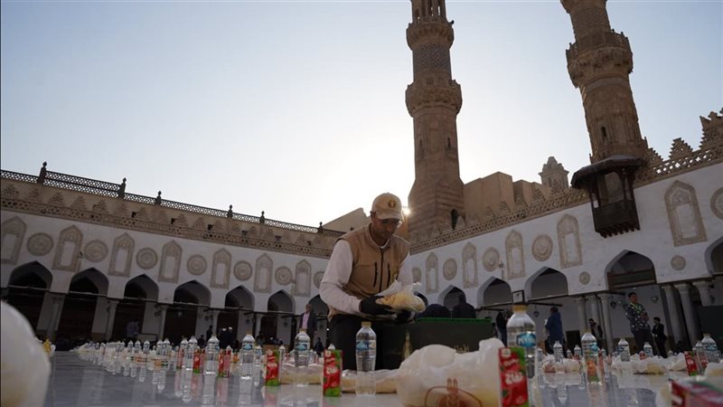 إفطار الطلاب الوافدين