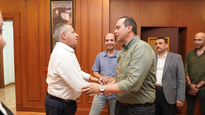 محافظ بورسعيد يلتقي