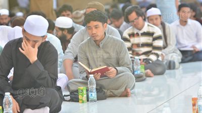 الأزهر يجمع 4 آلاف طالب على مائدة إفطار عرفة (صور)