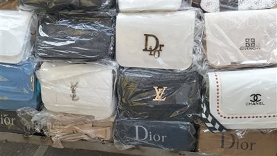 تبدأ من 150 جنيها، أسعار الشنط داخل سوق وكالة البلح بالقاهرة 