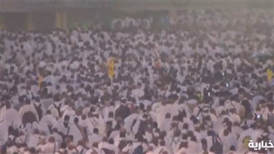 تحفهم السكينة والخشوع، لقطات من نفرة حجاج بيت الله إلى مزدلفة (فيديو)