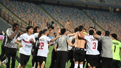 فرحة جنونية للاعبي الزمالك بعد التتويج بكأس مصر (صور)