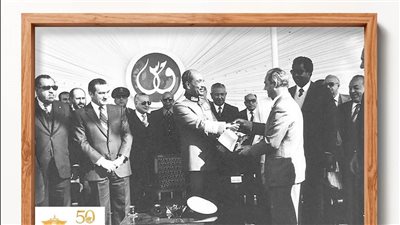 قناة السويس تنشر صورا نادرة من حفل استئناف الملاحة بعد نصر أكتوبر (صور) 