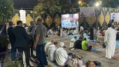 توافد المواطنين على ساحة مصطفى محمود لأداء صلاة عيد الأضحى (صور)