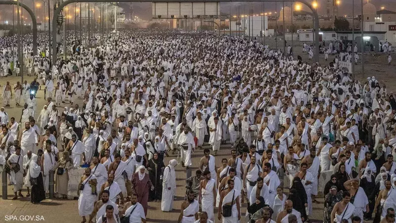 حجاج بيت الله ينفرون