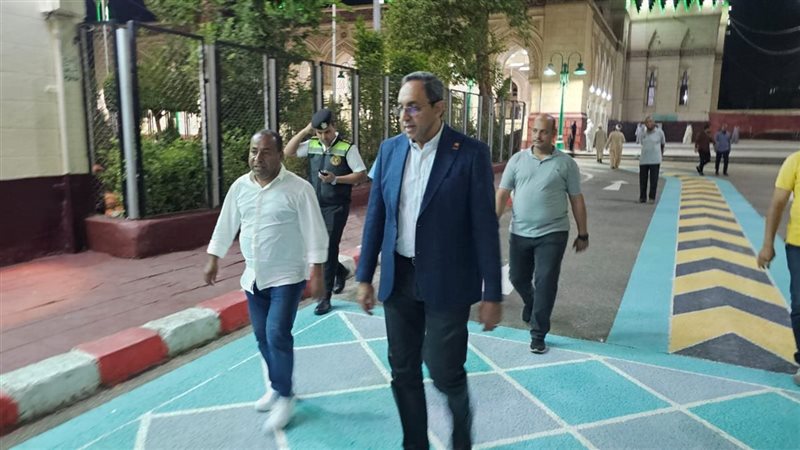 محافظ قنا يتفقد مسجد
