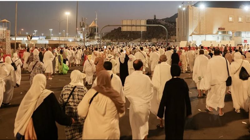 بدأ حجاج بيت الله