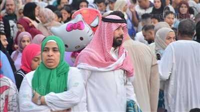 العرب يزينون ساحة مصطفى محمود في صلاة عيد الأضحى (صور)