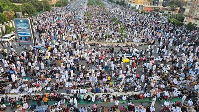 على امتداد البصر، مشاهد مهيبة لأداء صلاة العيد أمام مسجد الصديق بمصر الجديدة (فيديو وصور)