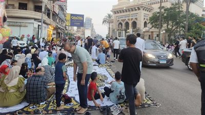 بالمخالفة للتحذيرات، الرجال بجوار النساء في صلاة عيد الأضحى المبارك بالدقهلية (صور )