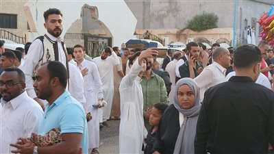 السيلفي والصور التذكارية بعد الصلاة، مشاهد ترصد فرحة أهالي مطروح بعيد الأضحى (صور)