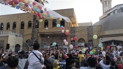 إسقاط شلالات بلالين على المحتفلين بعيد الأضحى في الإسماعيلية (فيديو وصور )