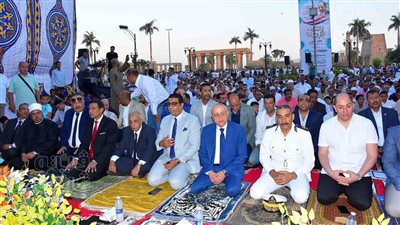 محافظ الأقصر يؤدى صلاة عيد الأضحى بساحة سيدي أبو الحجاج (صور)