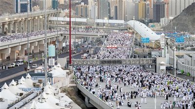 مشعر منى يستقبل حجاج بيت الله الحرام لرمي جمرة العقبة (صور)