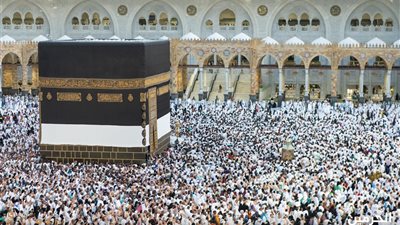 مشاهد تقشعر لها الأبدان من صلاة عيد الأضحى أمام الكعبة المشرفة (فيديو وصور)