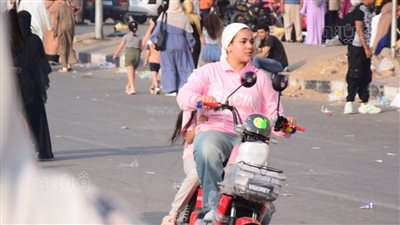 شاهد احتفال الأطفال في عيد الأضحى بساحة مسجد عمرو بن العاص (صور)