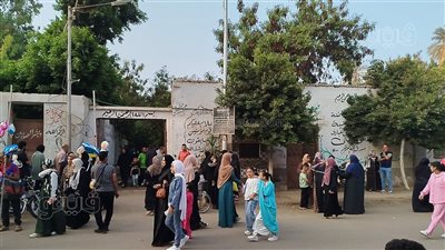 توافد أهالي الغربية على المقابر لزيارة ذويهم بعد صلاة عيد الأضحى (فيديو)