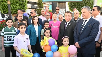 محافظ البحيرة تشارك الأطفال فرحة العيد (صور) 