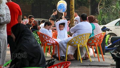 تجمع المواطنين على محال العصائر في أول أيام عيد الأضحى بالقاهرة (صور)