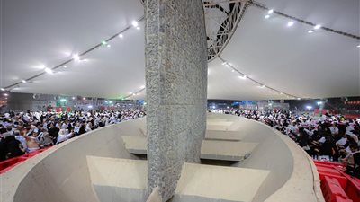 حجاج بيت الله الحرام يبدأون رمي جمرة العقبة الكبرى (صور)
