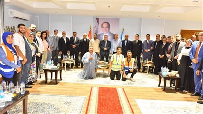 محافظ أسيوط يستقبل المهنئين بعيد الأضحى بالديوان العام|صور 