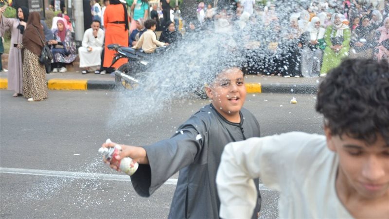 احتفالات العيد، فيتو