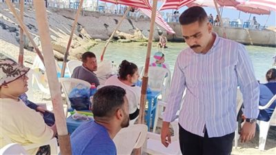 إقبال متوسط على شواطئ الإسكندرية في أول أيام عيد الأضحى (صور)