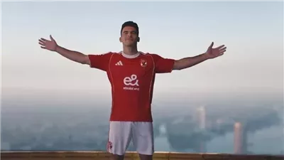 كاريزما وفيه أشياء تشبه الأهلي، سيد عبد الحفيظ يتغنى بزيزو بعد انتقاله إلى الأحمر