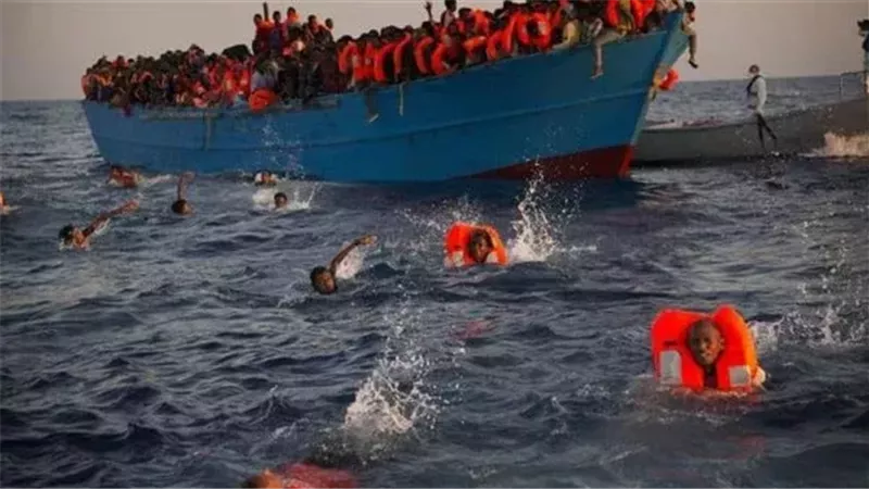 مركب هجرة غير شرعية،