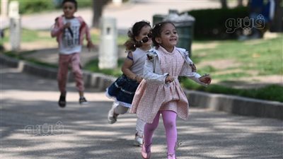 إقبال كثيف من الشباب على حديقة الأزهر بثاني أيام العيد (صور)