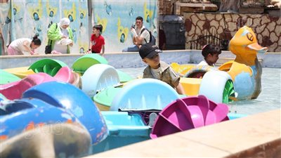 الكرة والبدالات المائية أبرز ألعاب الأطفال بالحديقة الدولية في ثاني أيام العيد (صور)