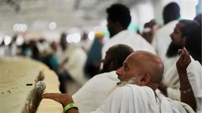 أول أيام التشريق، الحجاج يواصلون رمي الجمرات الثلاث (فيديو)