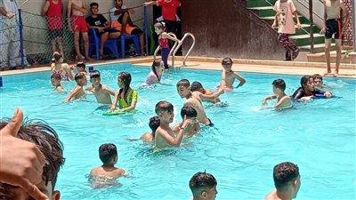 إقبال كثيف على حمامات السباحة بمراكز الشباب بالدقهلية في ثاني أيام العيد (صور)