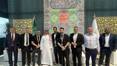 دعوة عشاء من وزير الإعلام السعودي لـ عمرو سعد والسقا وحمادة هلال أثناء الحج (صور)